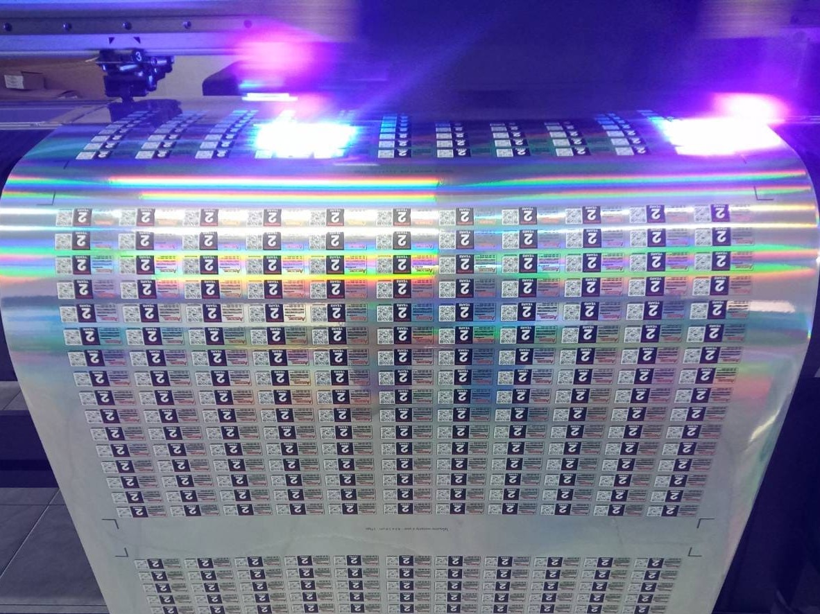 สติ๊กเกอร์สีเงินโฮโลแกรม